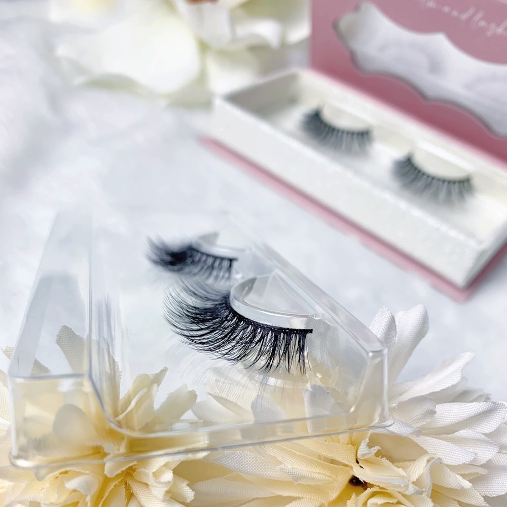 Classy lashes - Picture 2 of 2